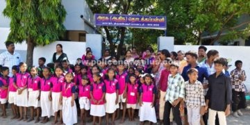 மீஞ்சூர் அருகே தலைமை ஆசிரியர் இடமாற்றத்திற்கு மாணவர்கள் எதிர்ப்பு