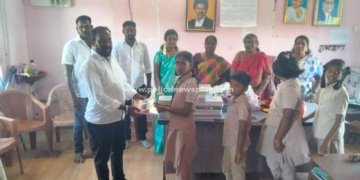 அரசினர் நடுநிலைப் பள்ளிக்கு கல்வி உபகரணங்கள் வழங்கல்