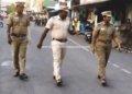 பட்டணம் சாலையில் காவல்துறையினர் நடை ரோந்து