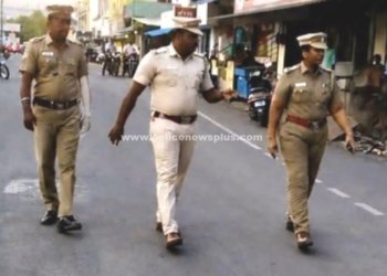பட்டணம் சாலையில் காவல்துறையினர் நடை ரோந்து