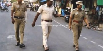 பட்டணம் சாலையில் காவல்துறையினர் நடை ரோந்து