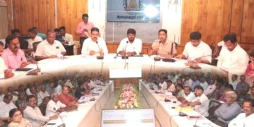 இராமநாதபுரத்தில் வளர்ச்சி திட்டப்பணிகள் குறித்து அமைச்சர் ஆய்வு