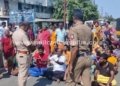 மக்கள் அடிப்படை வசதி கேட்டு சாலை மறியல் போராட்டம்