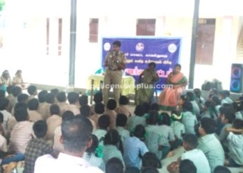 அரசு பள்ளி மாணவர்களுக்கு காவல்துறை சார்பில் விழிப்புணர்வு