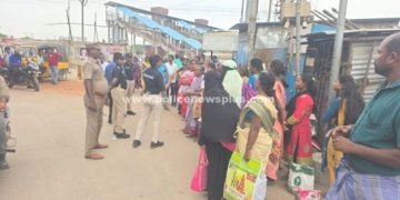 சிங்கப்பெண் காவலர்கள் பொதுமக்களிடம் விழிப்புணர்வு