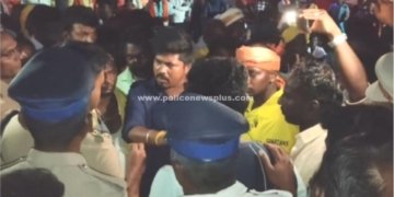 உசிலம்பட்டி அருகே கோவில் திருவிழாவில் தகராறு. பக்தர்கள் சாலை மறியல்