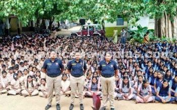 சிங்கப்பெண் அதிரடிப்படை சார்பில் மாணவிகளுக்கு விழிப்புணர்வு