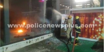 பைக் ஷோரூமில் தீ விபத்து