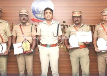 பணி நிறைவு பெற்ற காவல்துறையினருக்கு எஸ்.பி. பாராட்டு
