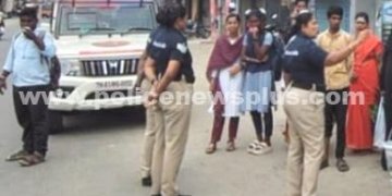 மாணவர்களுக்கு சட்டம் மற்றும் பாதுகாப்பு குறித்து விழிப்புணர்வு