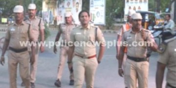 தேனியில் காவல்துறையினர் தீவிர நடை ரோந்து