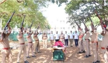உயிரிழந்த மோப்ப நாய் சீசருக்கு (Caesar) அரசு மரியாதையுடன் இறுதி அஞ்சலி