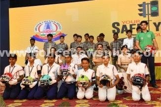 சாலை பாதுகாப்பு விழிப்புணர்வு நிகழ்ச்சி