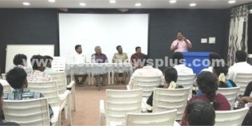 கல்லூரியில் மாணவர்களுக்கு சைபர் குற்றத் தடுப்பு விழிப்புணர்வு