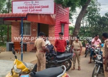 காரைக்குடியில் துப்பாக்கி ஏந்தி போலீசார் தீவிர வாகன சோதனை