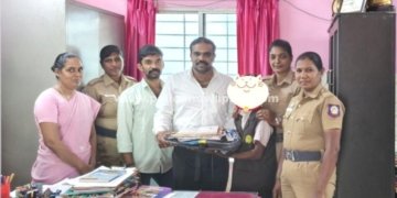 பள்ளி மாணவர்களுக்கு நலத்திட்ட உதவிகள் வழங்கல்