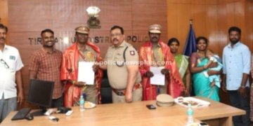 காவல்துறையில் பணி ஓய்வு பெற்ற இரு அதிகாரிகளுக்கு பாராட்டு விழா