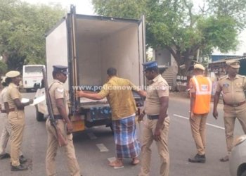தென்காசி மாவட்ட காவல்துறையினர் தீவிர வாகனச் சோதனை