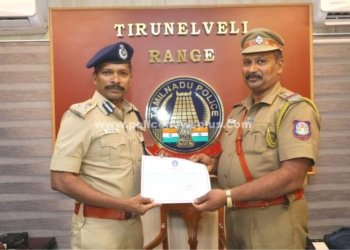 களியக்காவிளை காவலர்களுக்கு பாராட்டுச் சான்றிதழ் வழங்கிய டிஐஜி