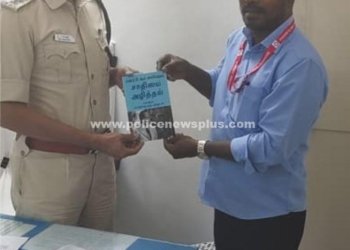 காவல் உதவி ஆணையருக்கு அம்பேத்கர் நூல் வழங்கிய குடியுரிமை நிருபர்