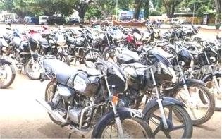மதுரையில் 14 காவல்துறை வாகனங்கள் பொது ஏலம்