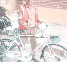 சைக்கிள் ரோந்து காவலருக்கு பொதுமக்கள் வரவேற்பு