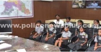 சுதந்திர தினத்தை முன்னிட்டு மாணவர்களுக்கு  வாழ்த்து தெரிவித்த எஸ்.பி