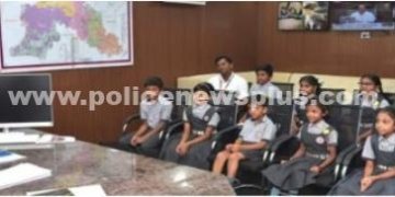 சுதந்திர தினத்தை முன்னிட்டு மாணவர்களுக்கு வாழ்த்து தெரிவித்த எஸ்.பி