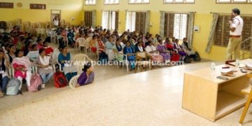 கல்லூரியில் போக்குவரத்து விழிப்புணர்வு முகாம்