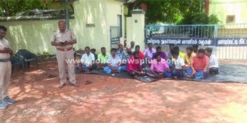 சுமை தூக்கும் தொழிலாளர்கள் 4-வது நாளாக போராட்டம்