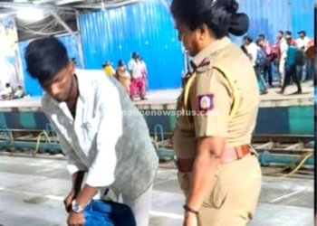 மதுரையில் காவலர்கள் இரவு நேர நடைபயண ரோந்து