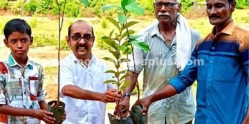 கீழடி அகழாய்வு பகுதியில் மரக்கன்றுகள் நடும் நிகழ்ச்சி