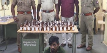 பழனி அருகே மது விற்பனை செய்த வாலிபர் கைது