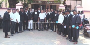 சிறுமி உயிரிழப்பு. நீதி கேட்டு வழக்கறிஞர்கள் போராட்டம்
