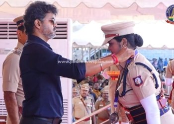 காவல் துணைக் கண்காணிப்பாளர்களுக்கு பதக்கங்கள் வழங்கிய முதலமைச்சர்