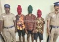 பேக்கரிக்குள் புகுந்து வாலிபரை வெட்டிய 3 பேர் கைது