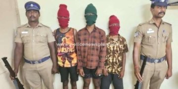 பேக்கரிக்குள் புகுந்து வாலிபரை வெட்டிய 3 பேர் கைது